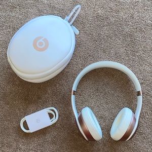 BEATS:solo bluetooth wireless on ear headphones